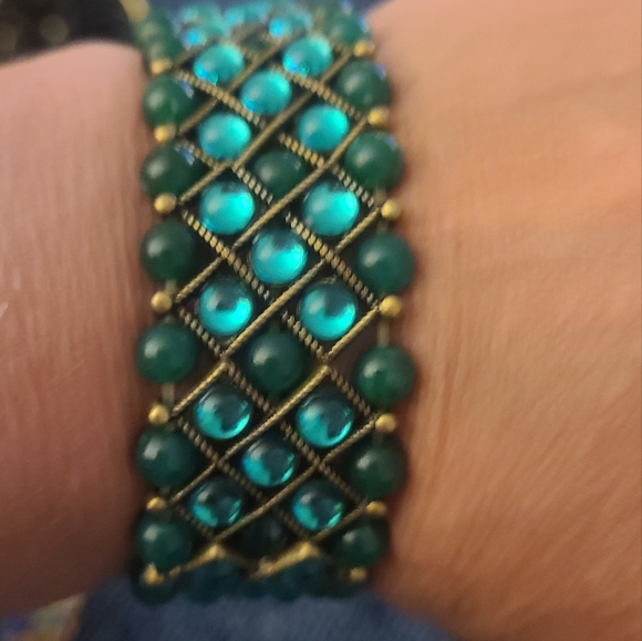 Costume bracelets and rings - Picture 7 of 9